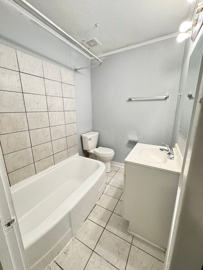 Building Photo - 307 Clairborne Ave