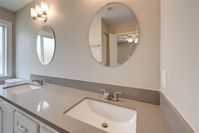 Building Photo - 2234 Kinbrook Dr