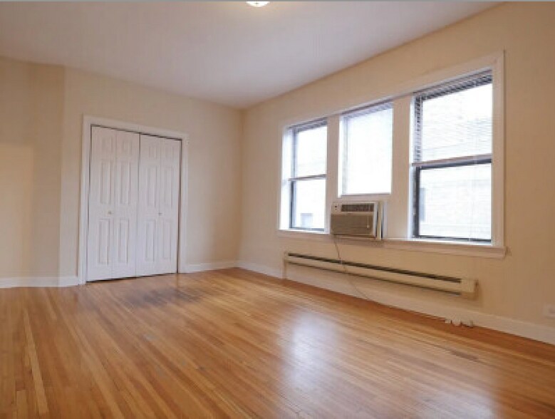 Building Photo - 3755 N Pine Grove Ave