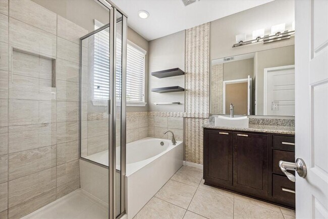 Building Photo - 9725 Solana Vista Loop