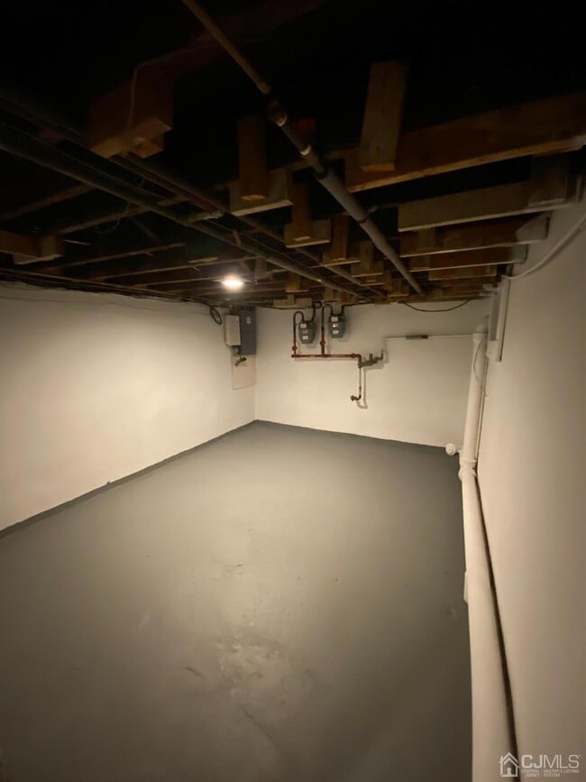 Building Photo - 28 Victoria Ave