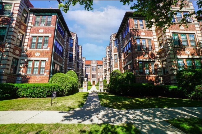 Primary Photo - 624 Sheridan Rd