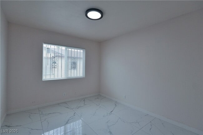 Building Photo - 4023 Cll Del Sol