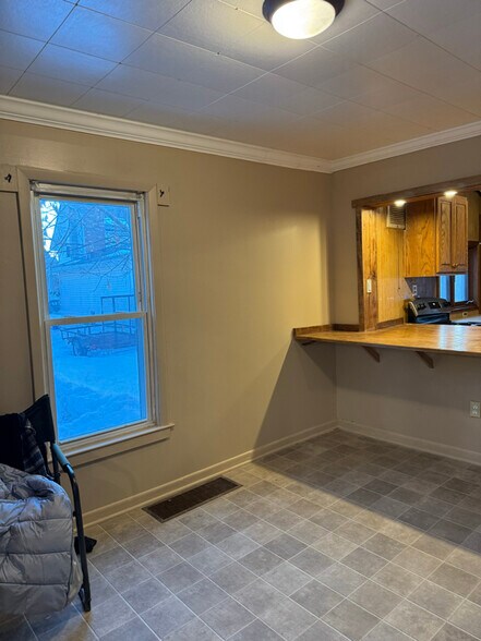 Building Photo - 18 1/2 Mettowee St