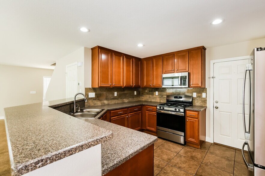Building Photo - 25 Copper Pine Ave