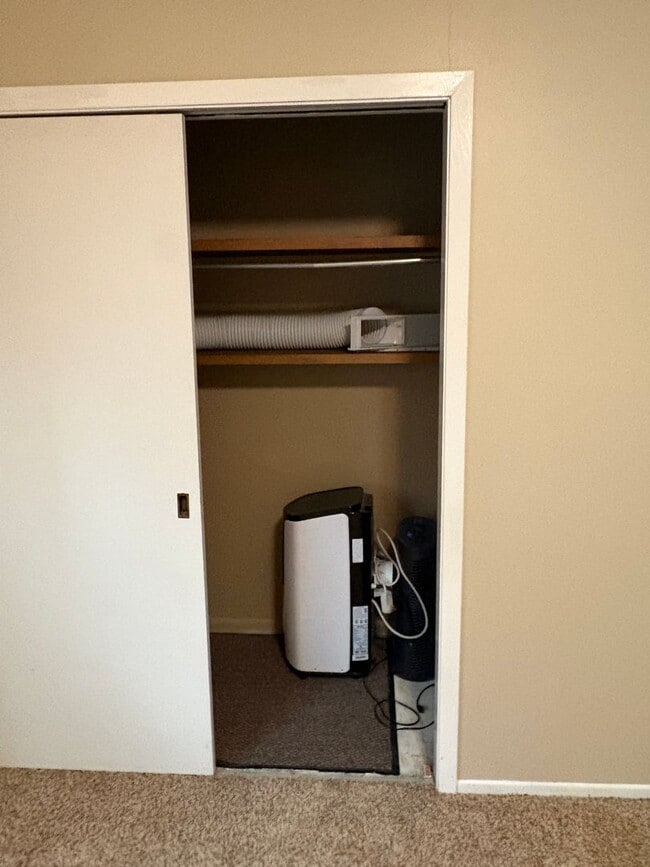 Building Photo - 2 Bedroom Condo