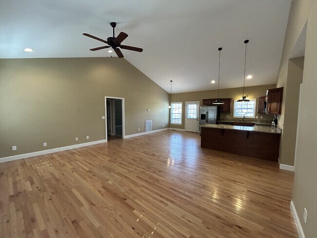 Building Photo - 3-Bed 2 Bath Home with Granite Touches in Cookeville