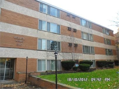 Building Photo - Velvel Apartments 3rd Floor available