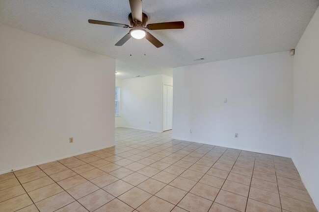 Building Photo - 10310 Little Pebble Dr