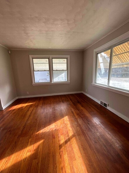 Building Photo - 185 Harwood Ave