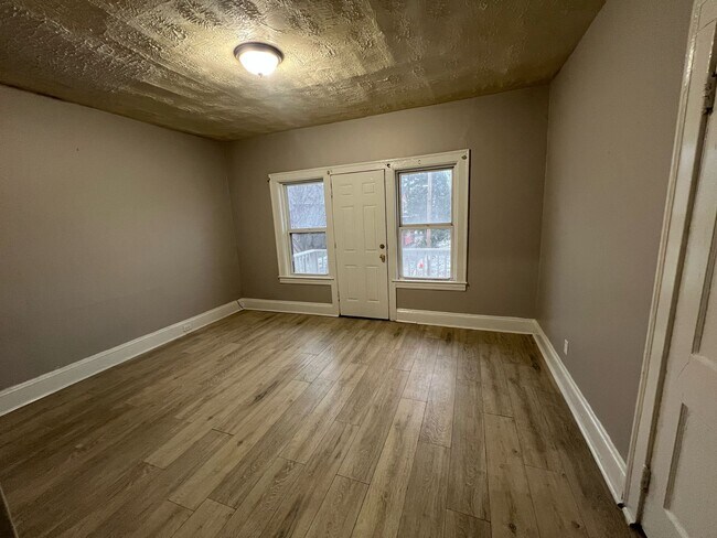 Building Photo - 3362 E 145th St