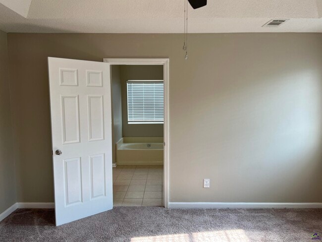 Building Photo - 203 Bryson Way