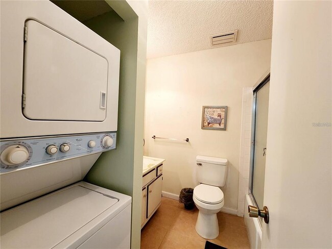 Building Photo - 552 Fairways Dr
