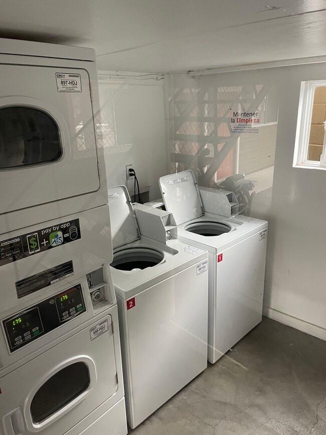 Building Photo - 704 Denson Dr