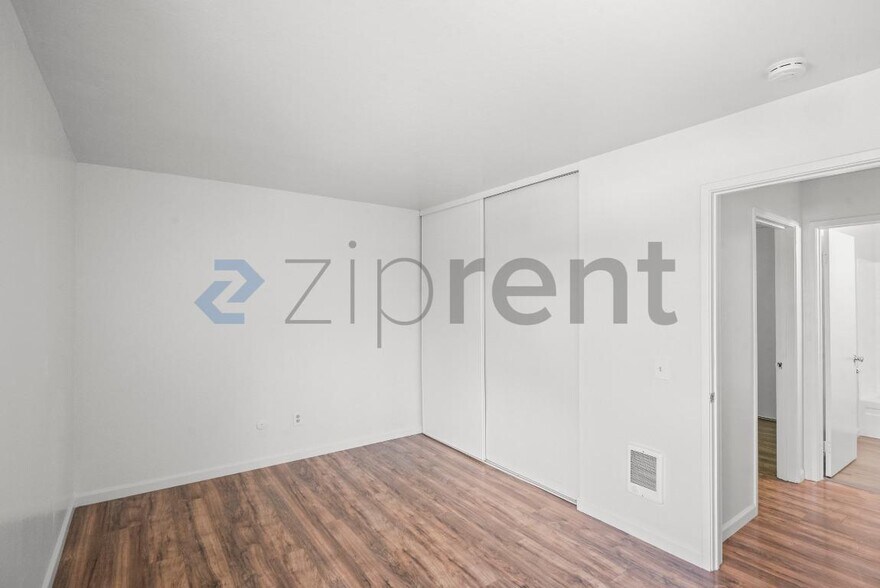 Building Photo - Unit 202