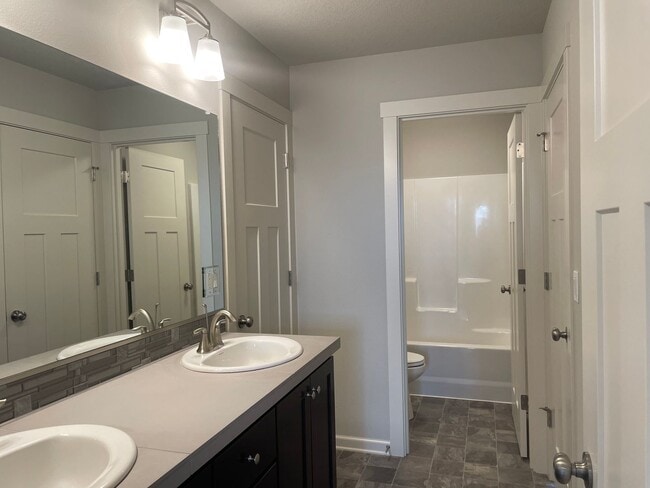 Building Photo - 4 Bed 2.5 Bath Home! Located near the Ridgefield Outdoor Recreation Center, equestrian facilities...