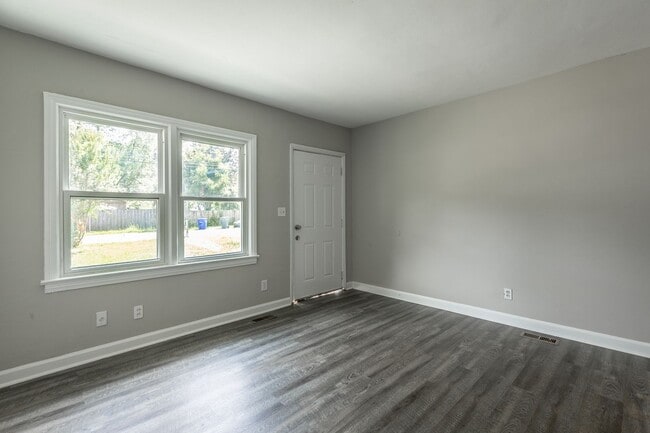 Building Photo - 5107 Sunbeam Ave