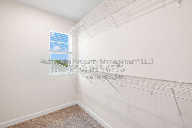 Building Photo - 7211 Bryce Ave