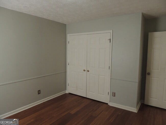 Building Photo - 492 Stonemill Manor