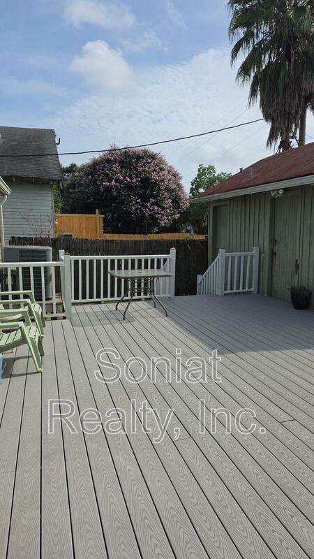 Building Photo - 5815 Catina St