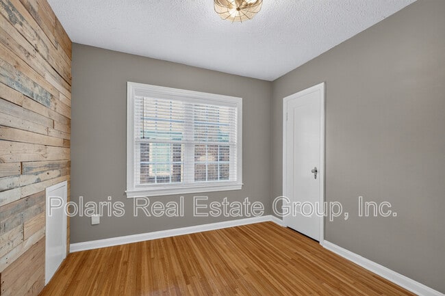 Building Photo - 5428 E 10th St