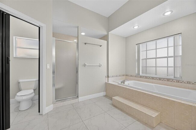 Building Photo - 172 Lake Shore Dr W