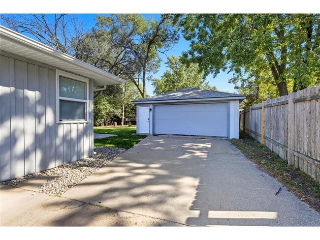 Building Photo - 4826 Idaho Ave N