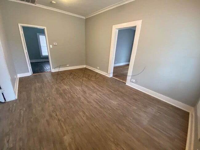 Building Photo - Fully Updated 2-Bedroom 1-Bathroom House i...