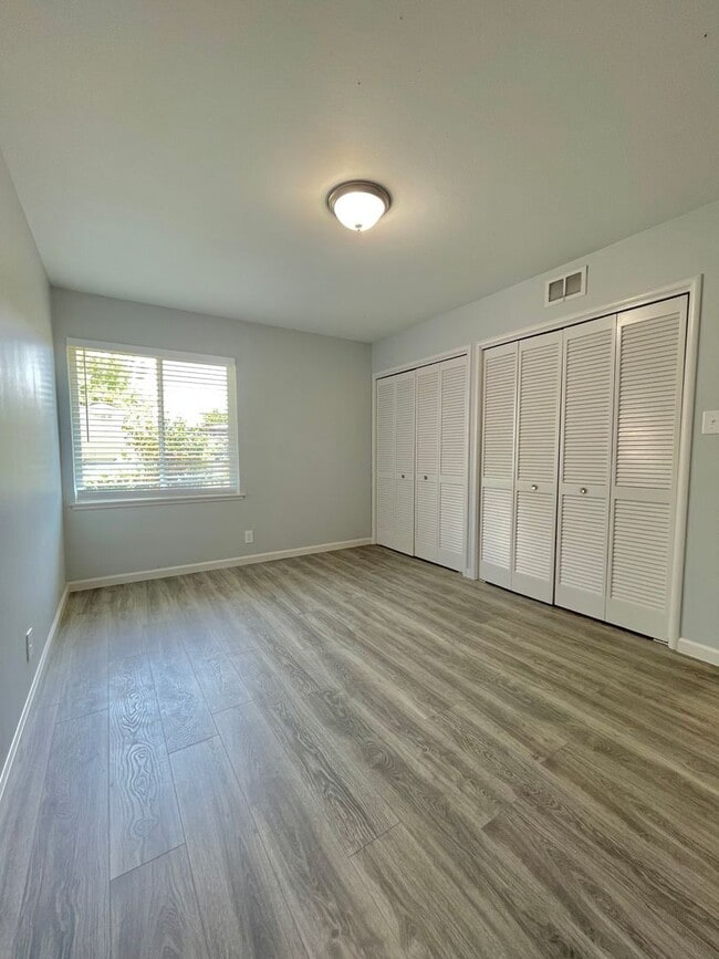 Building Photo - 4 Bedroom, 2 Bath - Santa Clara