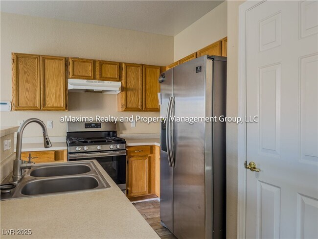 Building Photo - 3824 Hollycroft Dr