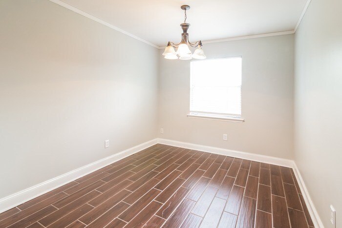 Building Photo - 815 Doulton Ln