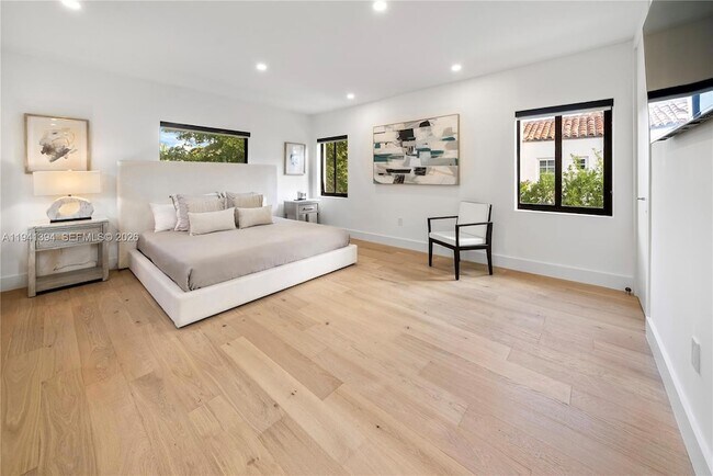 Building Photo - 600 NE 57th St