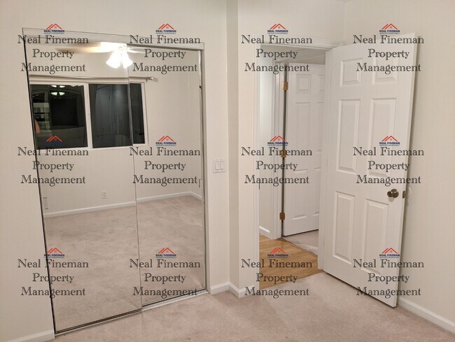 Building Photo - 3 Bed 2 Bath Apartment, 2 Assigned parking...