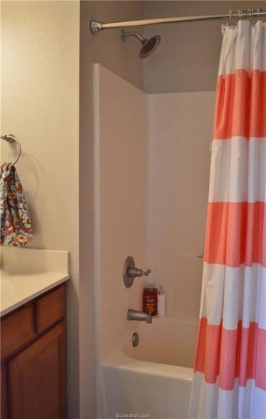 Building Photo - 1000 Spring Loop