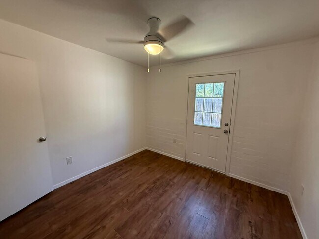 Building Photo - 1518 E Hedrick Dr