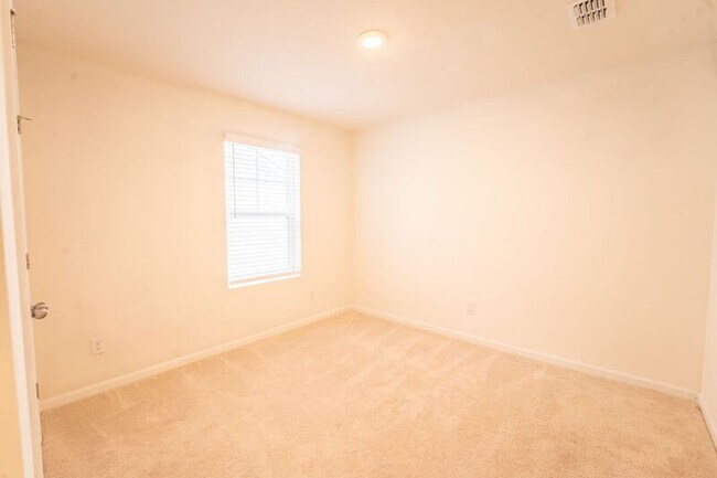 Building Photo - 148 Benelli Dr