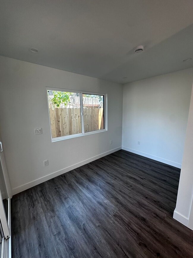 Building Photo - 611 Silver Strand Blvd