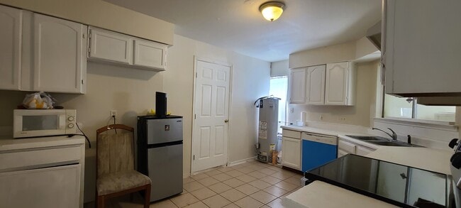 Building Photo - 6342 Gladewell Dr