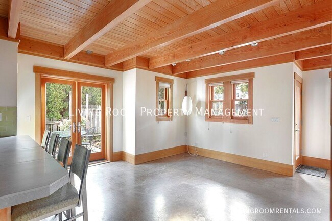 Building Photo - 1501 SE Holly St