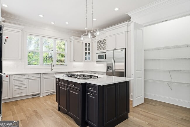 Building Photo - 6740 Castleton Dr NW