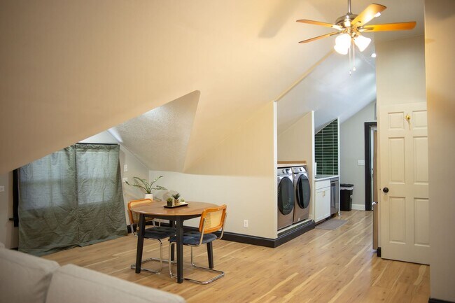 Building Photo - 4174 Cass St