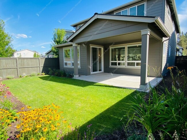 Building Photo - Bright & Spacious SE Bend Retreat with Vau...
