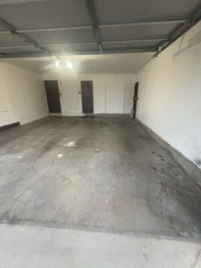 Building Photo - 1052 Monte Largo Dr NE
