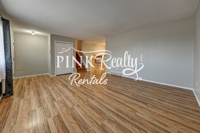 Building Photo - Nice 4 Bedroom Close to Peterson AFB and S...