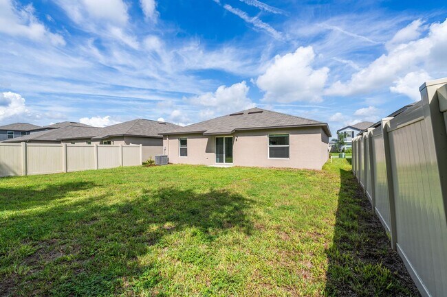 Building Photo - Like New 3/2 in Wimauma