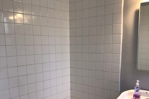 Shower/Tub in Guest Bathroom - 5362 Monroe St