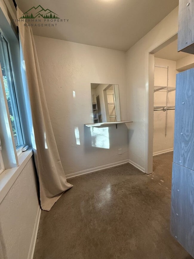 Building Photo - 1808 E 28th Ave