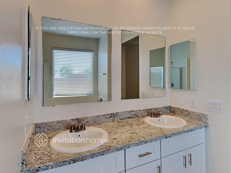 Building Photo - 41419 W Crane Dr
