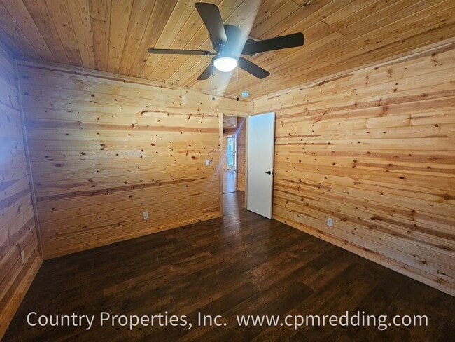 Building Photo - Country Living with 4 Bedrooms plus an Office!