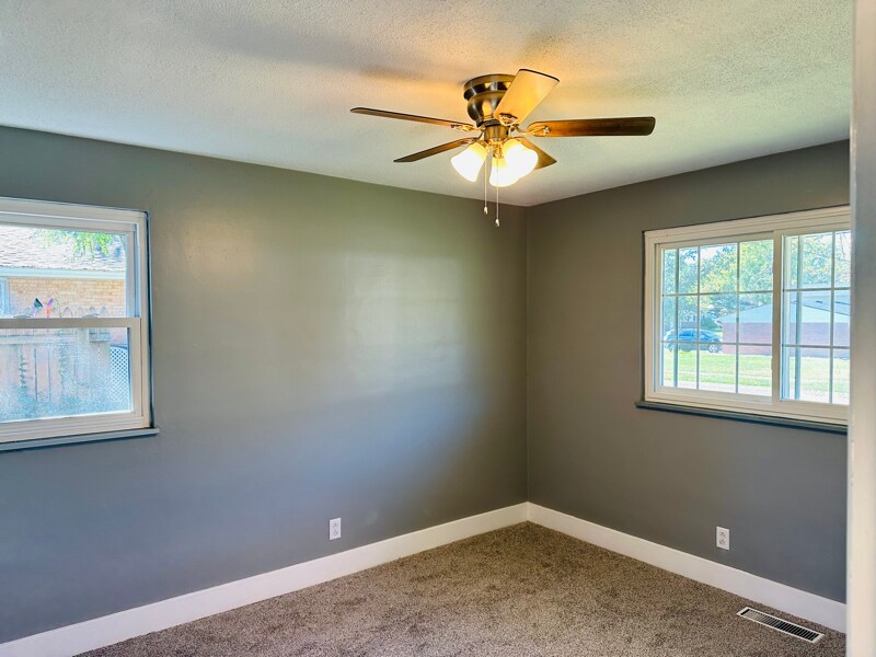 Building Photo - 487 Warr Ln